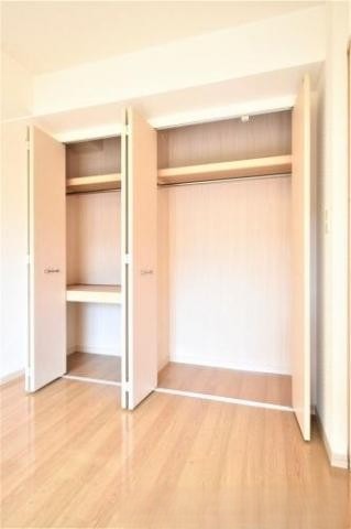 たっぷり収納できるクローゼットです