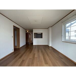 家具の配置に困らないリビングですね