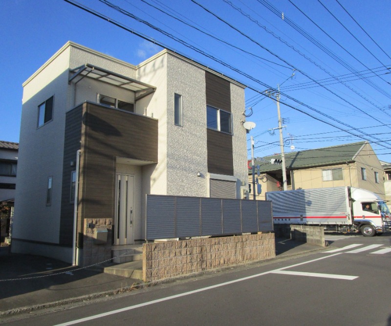 敷地内駐車場2台無料です。