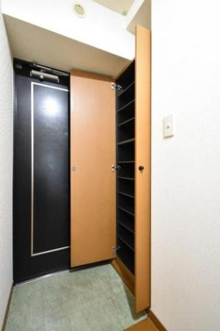 玄関収納もばっちりです。