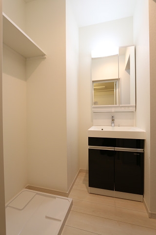 朝の身支度はこちらのドレッサーで