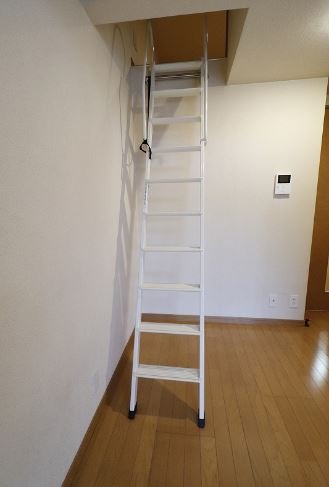 ロフトにはこちらからどうぞ