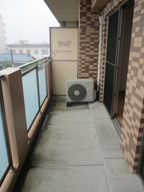 晴れた日はこちらで洗濯物を干すことも可能です