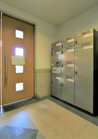 忙しい方に味方の宅配ボックス完備