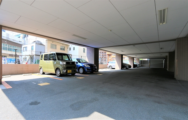 敷地内に駐車場もございます