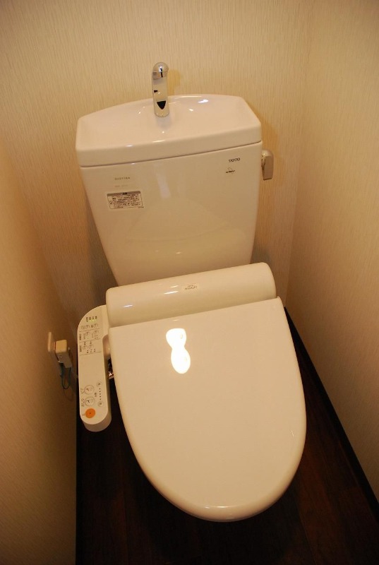 清潔感のあるトイレですね