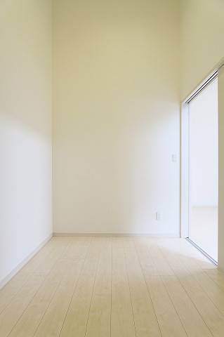 こちらは寝室にぴったりの洋室です