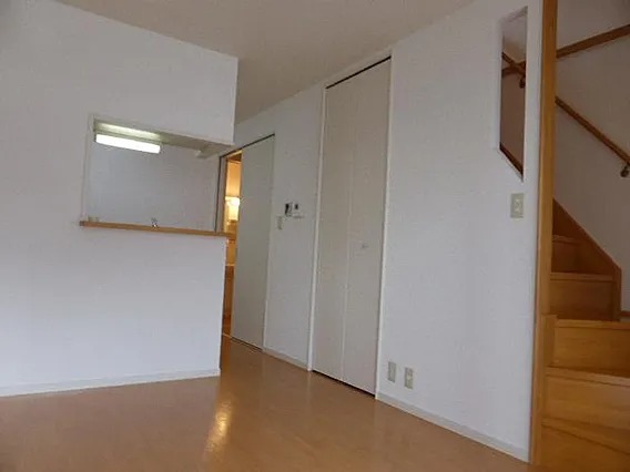 きれいなリビングでゆっくりお寛ぎください