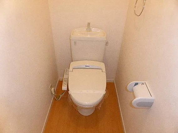 清潔感のあるトイレですね