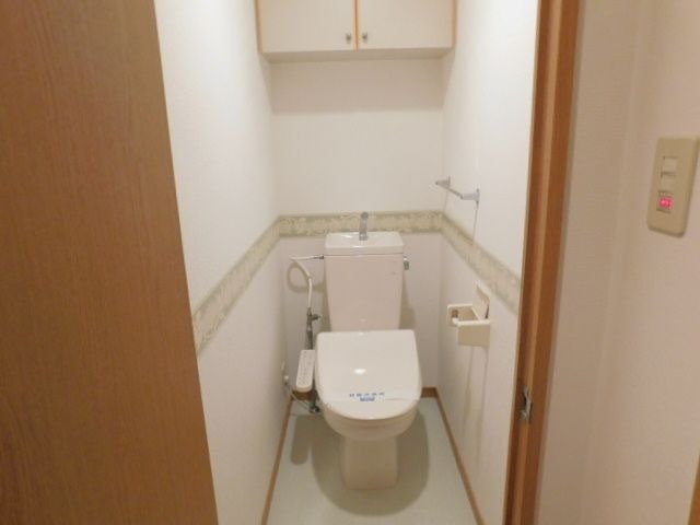 清潔感のあるトイレですね