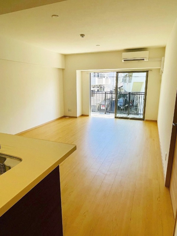 広々リビングでゆっくりお過ごしください