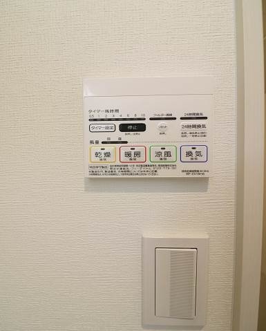 便利な浴室乾燥機付き。