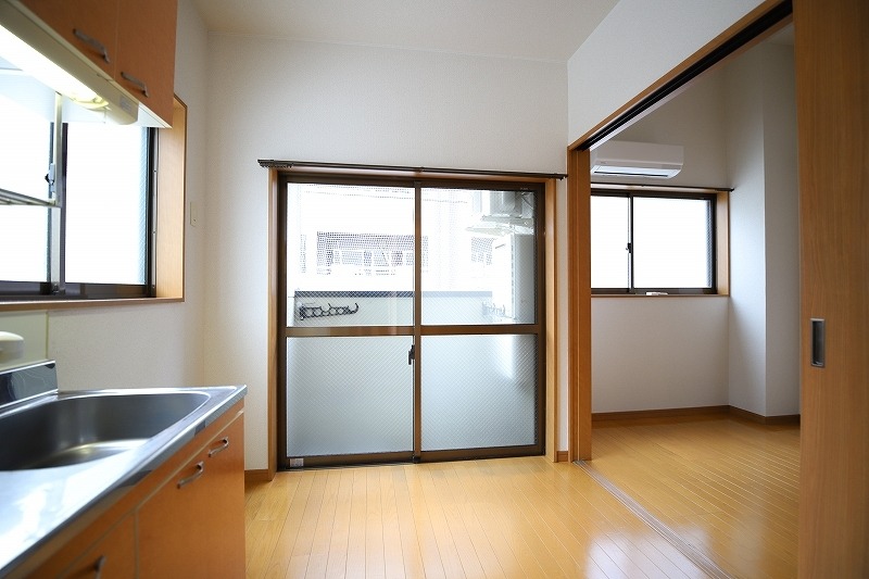 明るいリビングでゆったりとくつろぐことが出来ます