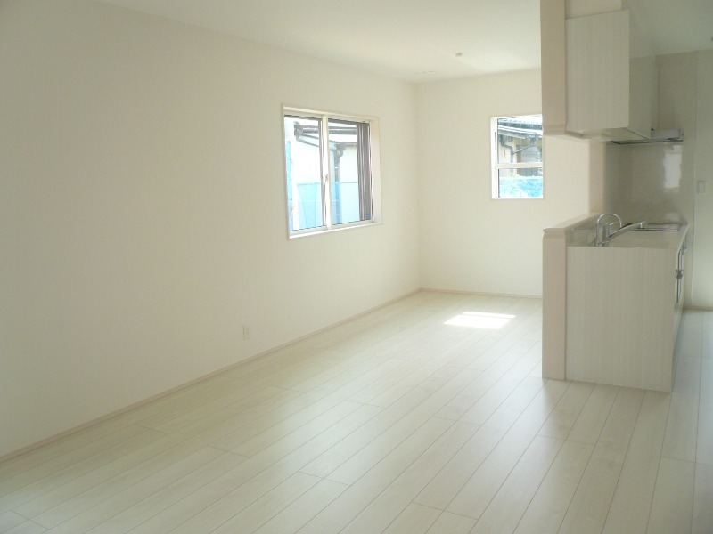 家具の配置に困らないリビングですね