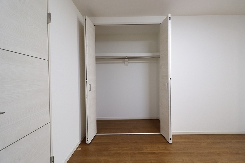 お洋服収納はこちらへどうぞ