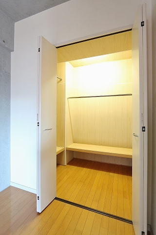 大容量のウォークインクローゼットです