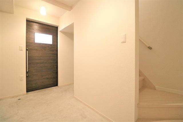 開放感のある玄関でお出迎え。