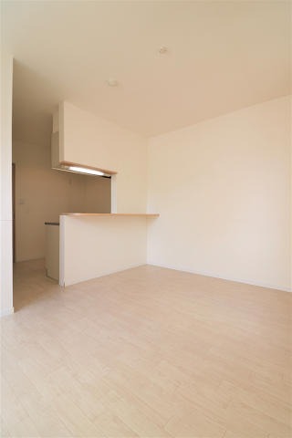 家具の配置に困らないリビングですね