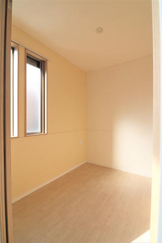 こちらは寝室にいかがでしょうか