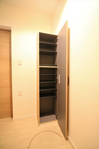 高さのあるシューズボックス