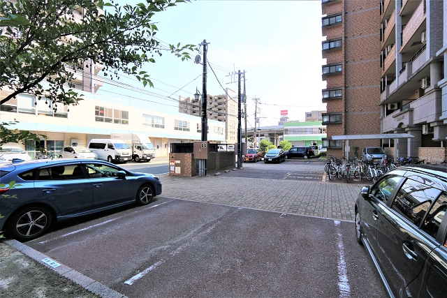 敷地内に駐車場がございます