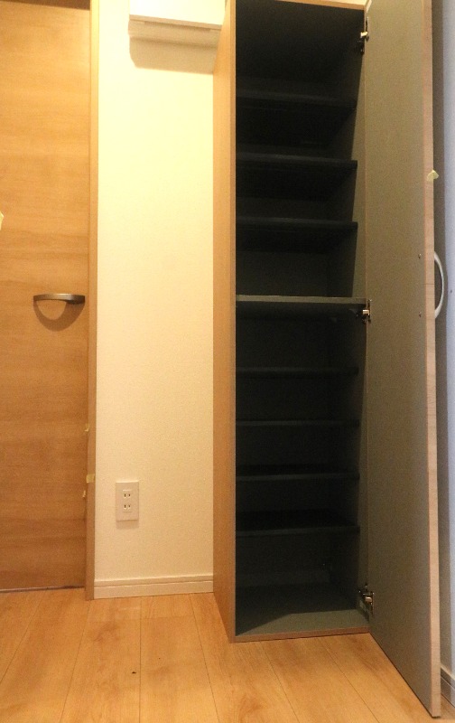 お靴はこちらで