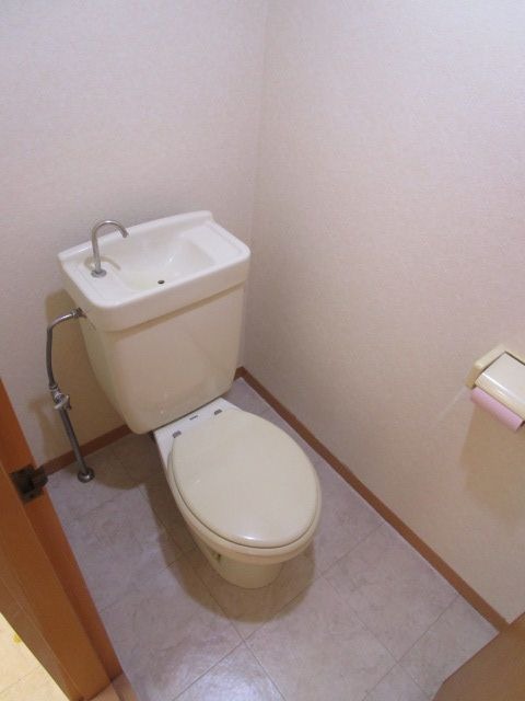 清潔感のあるトイレですね