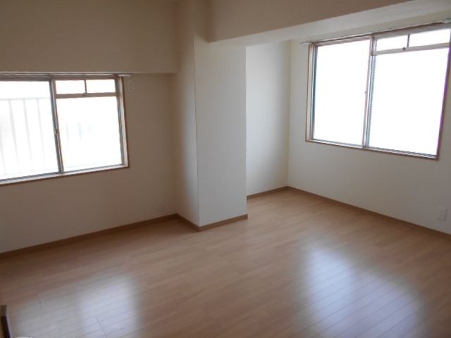 広々リビングでゆっくりお過ごしいただけます