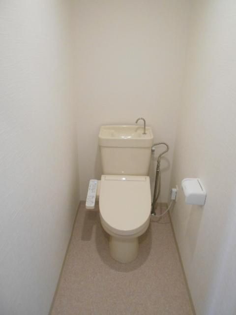 清潔感のあるトイレですね