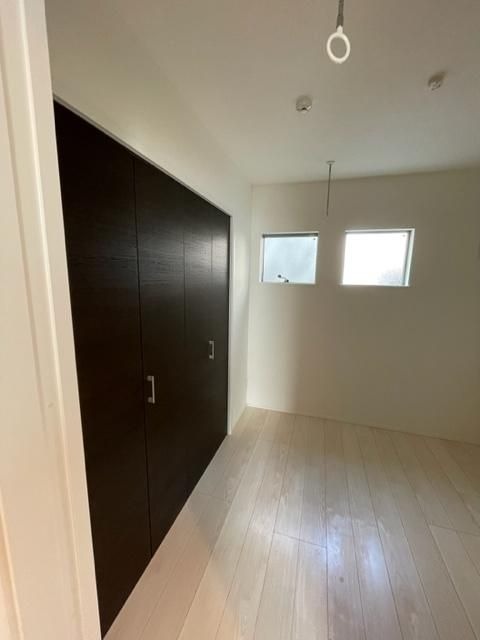 こちらは寝室にぴったりの洋室です