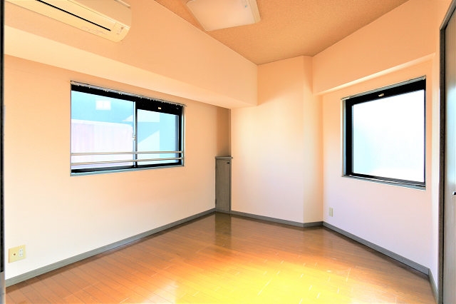 日当たりの良い寝室ですね