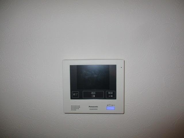 モニター付きインターホンで安心です。