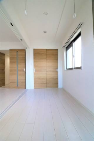 白基調で綺麗なお部屋です。