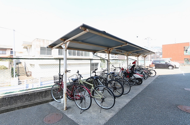 屋根付きで雨の日も安心です