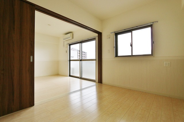 リビング横のお部屋も十分な大きさ