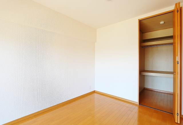 それぞれの洋室に収納ありで荷物の多い方も安心