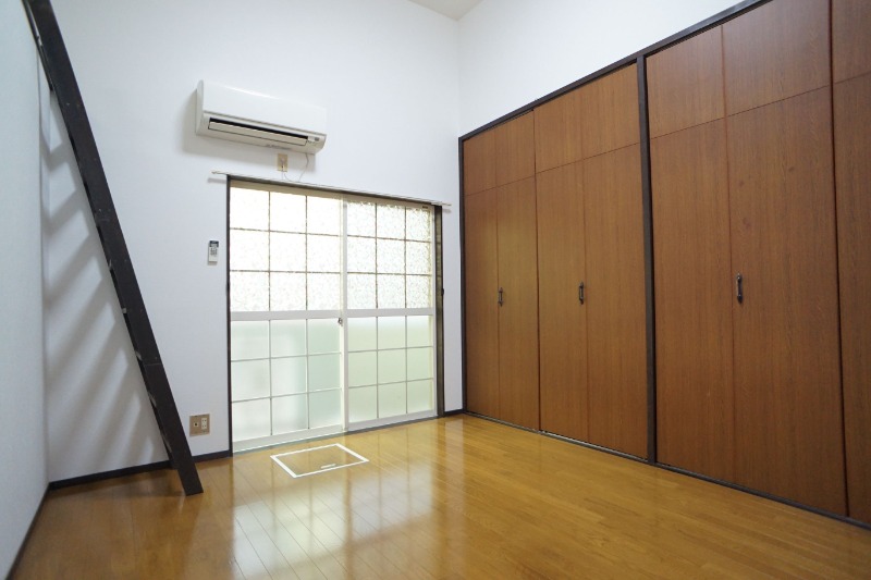 家具の配置に困らないリビングですね