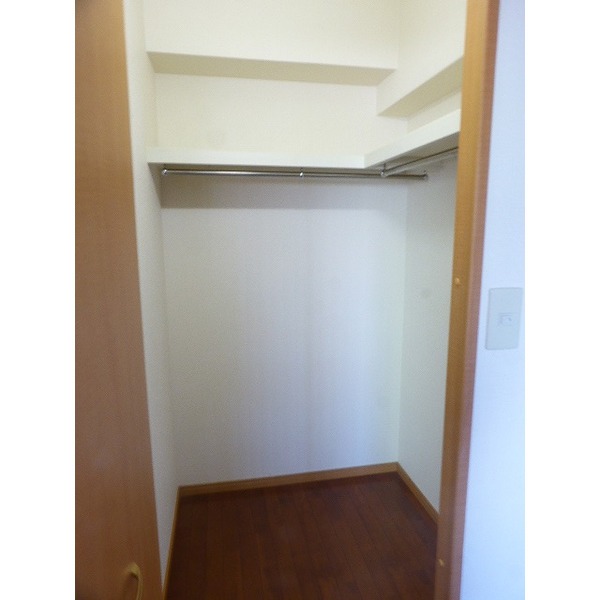 大容量のクローゼットで沢山収納できます