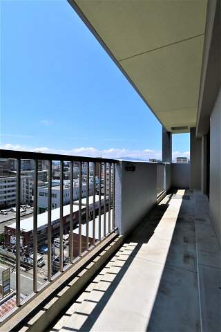 広くて開放感のあるバルコニーです