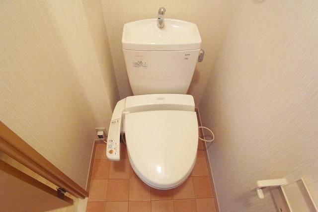 嬉しいウォシュレット完備です