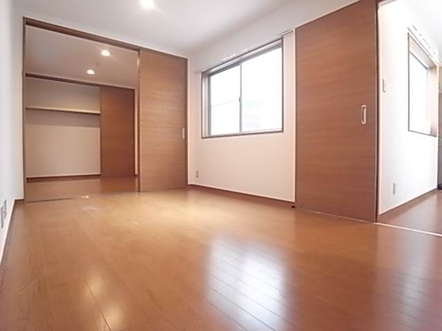 家具の配置もしやすいリビングですね