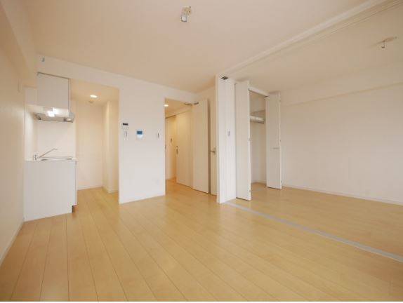 家具の配置に困らないリビングですね