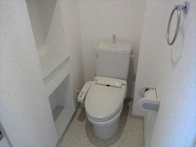 収納付きのトイレになります