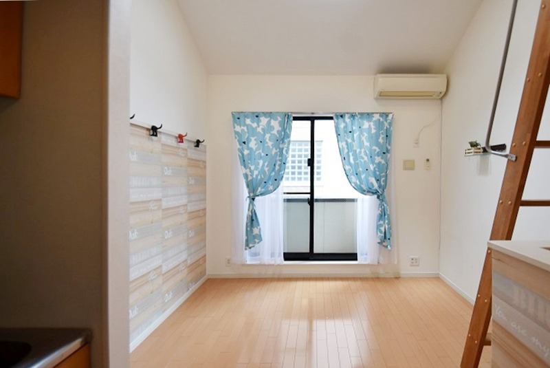 明るい7帖の洋室です。