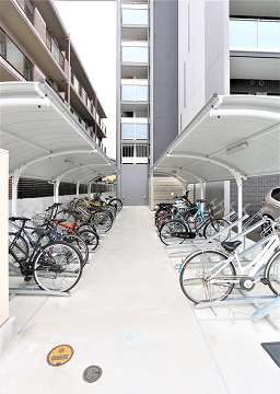 自転車が沢山入りそうな駐輪場ですね
