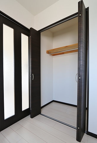 茶色の建具がオシャレですね