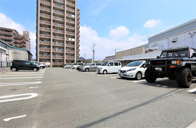 敷地内に駐車場ございます