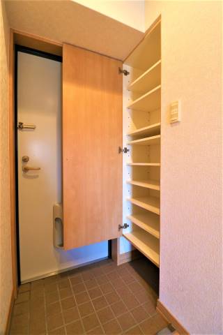 玄関収納もばっちりです。