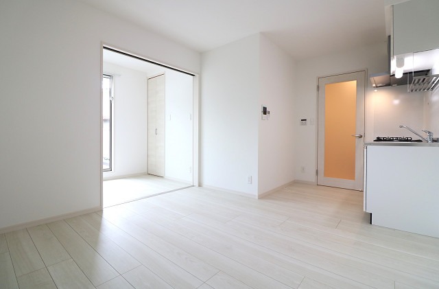 白基調の明るいお部屋です。