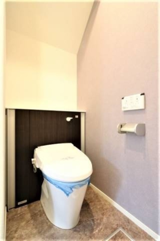 温水洗浄便座完備しています。